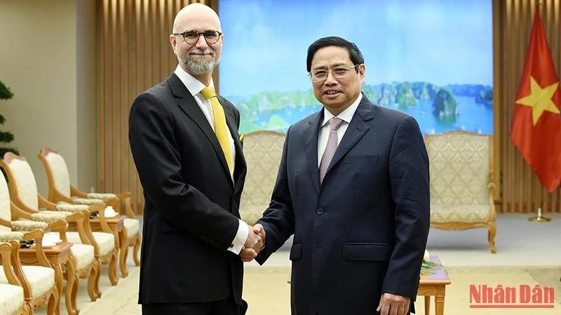 Thủ tướng Phạm Minh Chính tiếp Đại sứ Canada tại Việt Nam Shawn Perry Steil. (Ảnh: TRẦN HẢI)