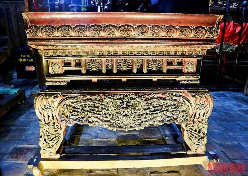 Toàn cảnh chiếc hương án thời Lê Trung hưng, 1 bảo vật quốc gia tại chùa Keo, tỉnh Thái Bình.