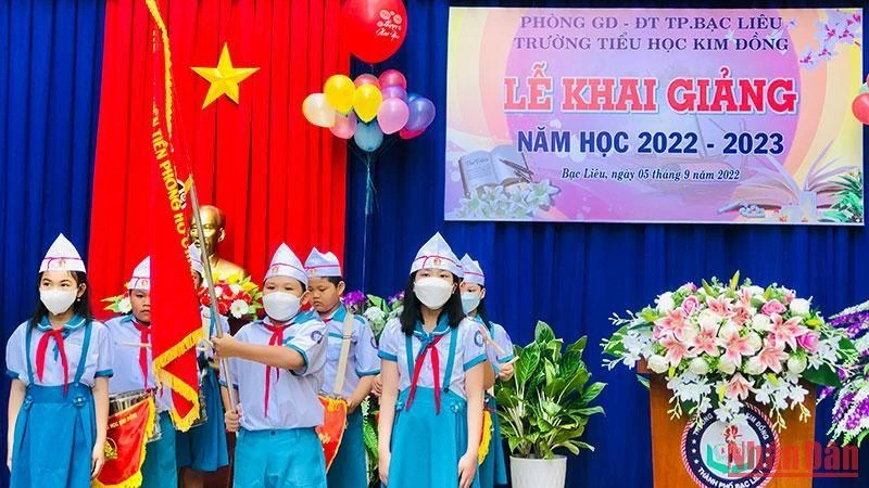 Các em học sinh tiểu học ở Bạc Liêu phấn khởi trong ngày lễ khai trường.