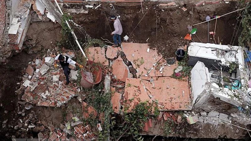 Một ngôi nhà đổ sập do động đất tại bang Colima, Mexico ngày 19/9. (Ảnh: AFP/TTXVN)