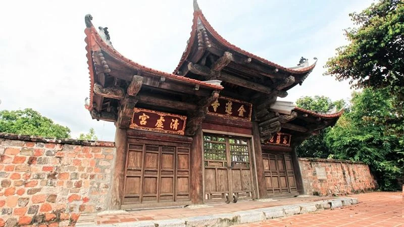 Bức tường bằng gạch cổ chùa Kim Liên trước khi bị đập đi xây mới.