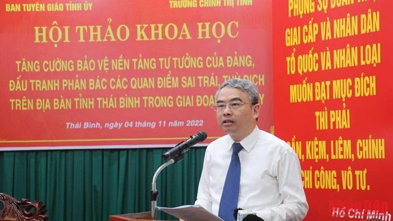 Đồng chí Phạm Đồng Thụy, Trưởng Ban Tuyên giáo Tỉnh ủy, Phó Trưởng Ban Thường trực Ban Chỉ đạo 35 của tỉnh Thái Bình phát biểu tại Hội thảo khoa học.
