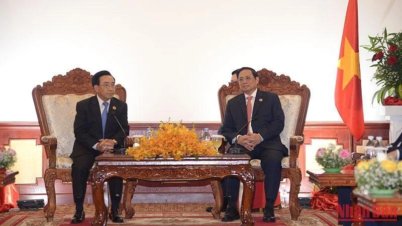 Thủ tướng Phạm Minh Chính gặp Thủ tướng Lào Phankham Viphavanh.