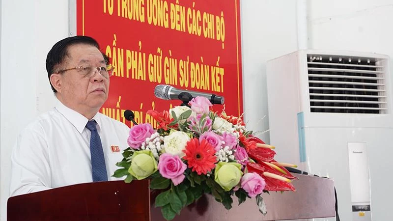 Đồng chí Nguyễn Trọng Nghĩa phát biểu tại Ngày hội Đại đoàn kết.