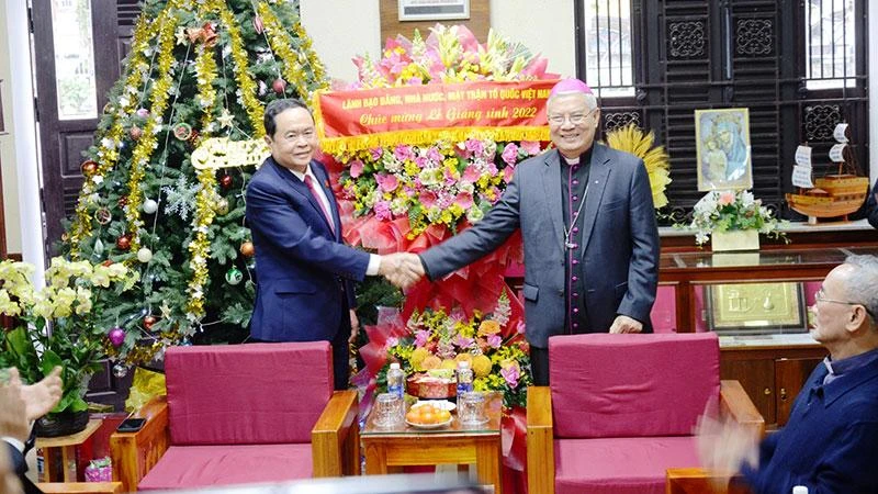 Đồng chí Trần Thanh Mẫn chúc mừng Giáng sinh tại Tòa Giám mục Giáo phận Đà Nẵng.