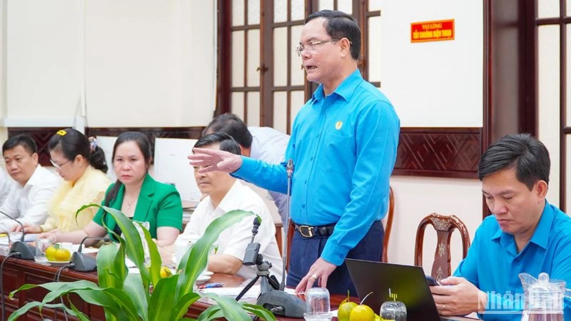 Chủ tịch Tổng Liên đoàn Lao động Việt Nam Nguyễn Đình Khang phát biểu tại buổi làm việc.
