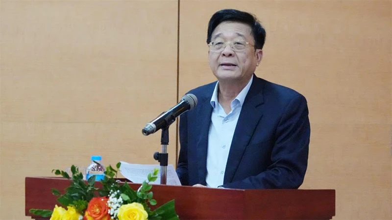 TS Nguyễn Quốc Hùng, Tổng thư ký VNBA, phát biểu tại Hội nghị.