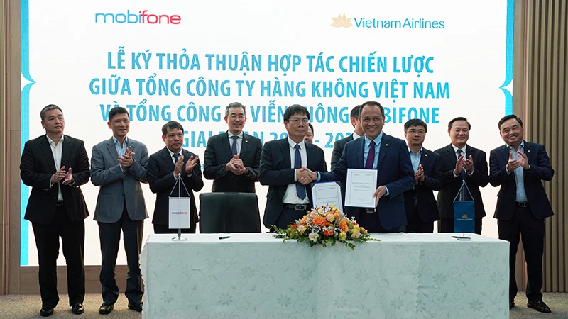 Tổng công ty hàng không Việt Nam - Vietnam Airlines ký kết hợp tác chiến lược giai đoạn 2023-2028 với Tổng công ty Viễn thông MobiFone.