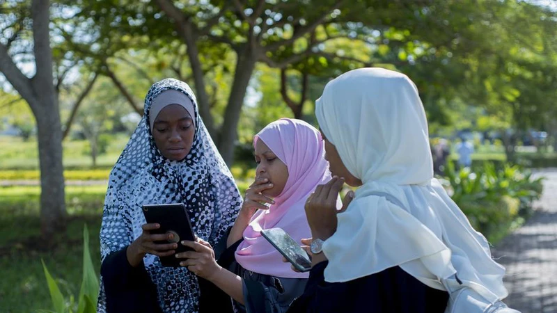 Các nữ sinh viên tại Đại học bang Zanzibar, Tanzania. (Ảnh: UNDP)