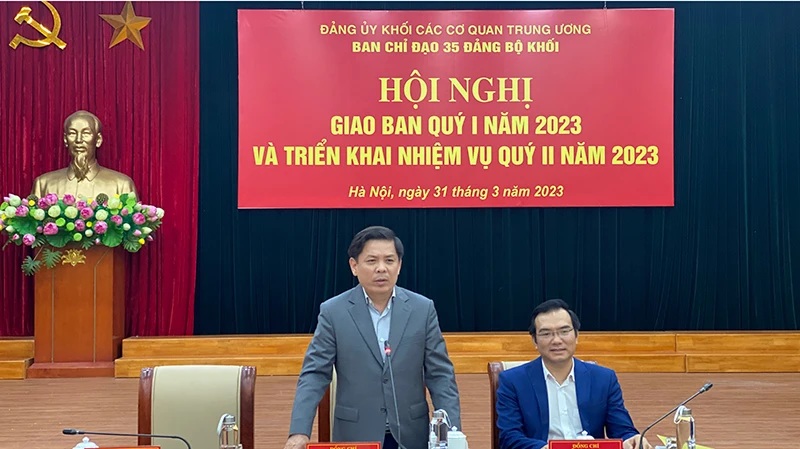 Đồng chí Nguyễn Văn Thể phát biểu kết luận hội nghị.