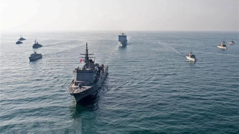 Các tàu chiến tham gia cuộc tập trận quốc tế IMX trên vùng biển không xác định ở vùng Vịnh, ngày 4/11/2019. (Ảnh: AFP/TTXVN)