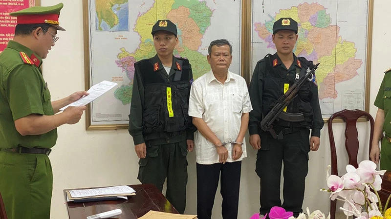 Thi hành lệnh khởi tố bị can, bắt tạm giam Phan Duy Nghĩa.