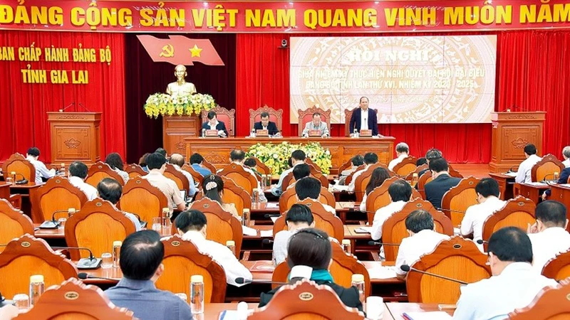 Quang cảnh hội nghị giữa nhiệm kỳ Đảng bộ tỉnh Gia Lai.