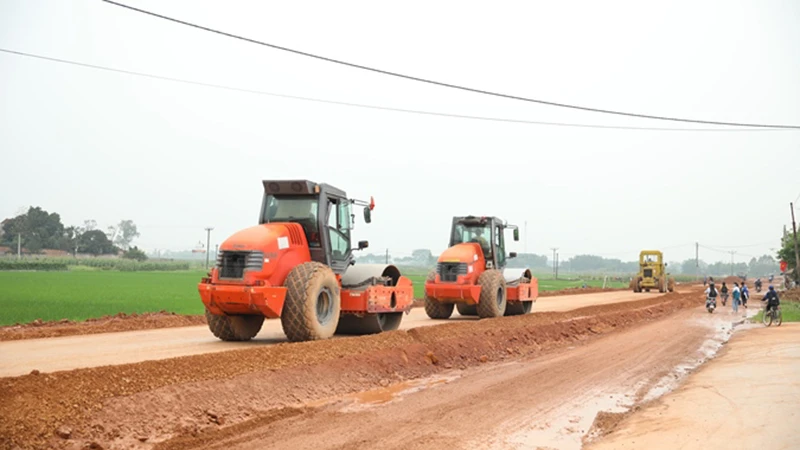 Tuyến đường vành đai phía bắc huyện Lạng Giang đoạn qua xã Quang Thịnh đang được khẩn trương thi công.