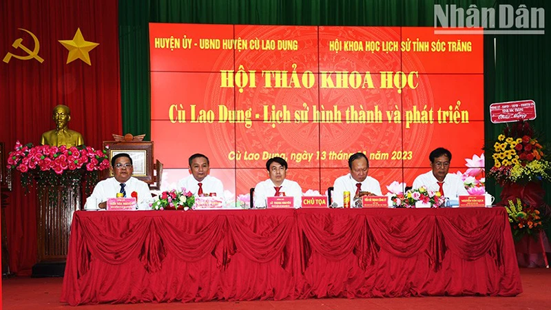 Chủ tọa điều hành Hội thảo khoa học Cù Lao Dung - Lịch sử hình thành và phát triển.