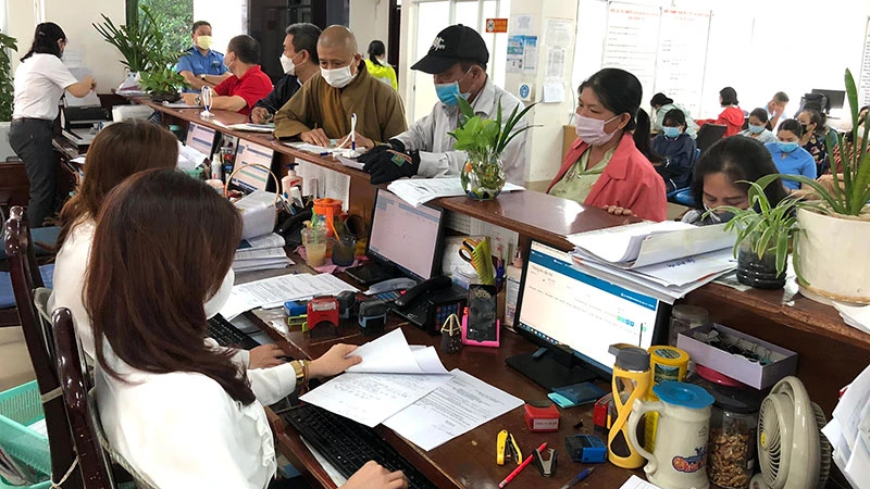 Tiếp nhận hồ sơ tại Cơ quan Bảo hiểm Xã hội Thành phố Hồ Chí Minh.