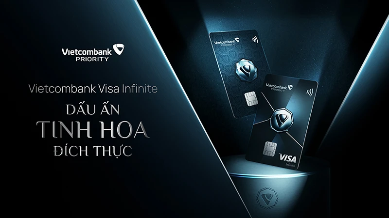 Hai thiết kế thẻ ấn tượng trên chất liệu kim loại là một trong những điểm nhấn tạo nên sự khác biệt của thẻ Vietcombank Visa Infinite.