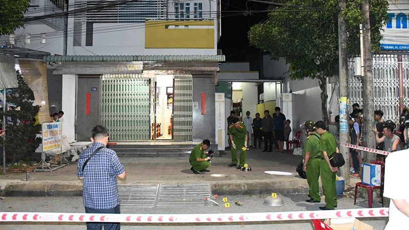 Khám nghiệm hiện trường vụ cướp tiệm vàng trên địa bàn tỉnh Trà Vinh ngày 30/11/2023.