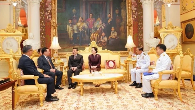 Chủ tịch Quốc hội Vương Đình Huệ đã hội kiến Nhà vua Maha Vajiralongkorn và Hoàng hậu Thái Lan. (Ảnh: TTXVN)