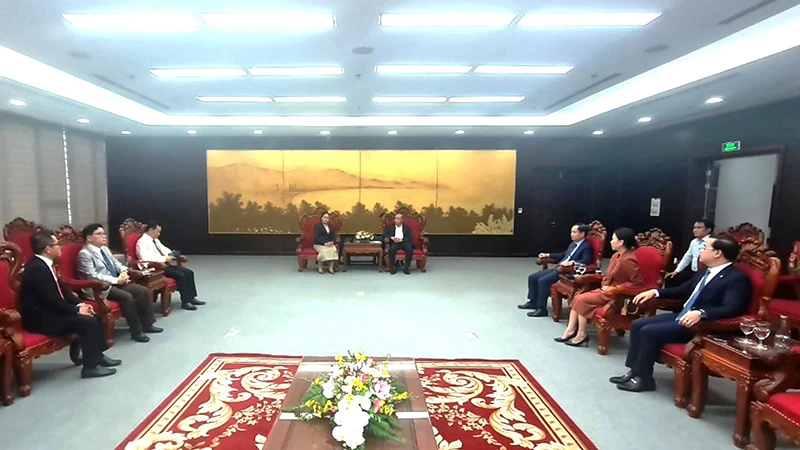 Đoàn công tác cấp cao tỉnh Savannakhet, Cộng hòa dân chủ nhân dân Lào thăm, làm việc và chúc tết đảng bộ, chính quyền, nhân dân thành phố Đà Nẵng.