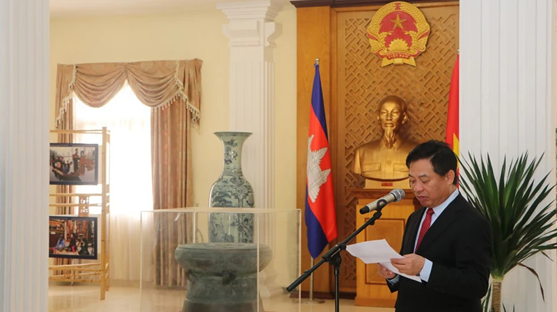 Bí thư Đảng ủy, Đại sứ Nguyễn Huy Tăng phát biểu tại lễ kỷ niệm. (Ảnh: Nguyễn Hiệp)