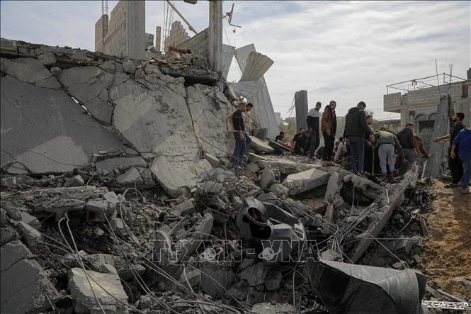 Tòa nhà bị phá hủy sau vụ không kích của Israel xuống thành phố Rafah, Dải Gaza ngày 1/3/2024. Ảnh: THX/TTXVN