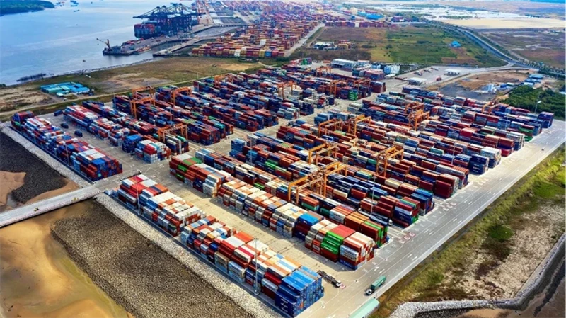 Các container hàng hóa tại Cảng Cái Mép. (Ảnh: Hồng Đạt/TTXVN)