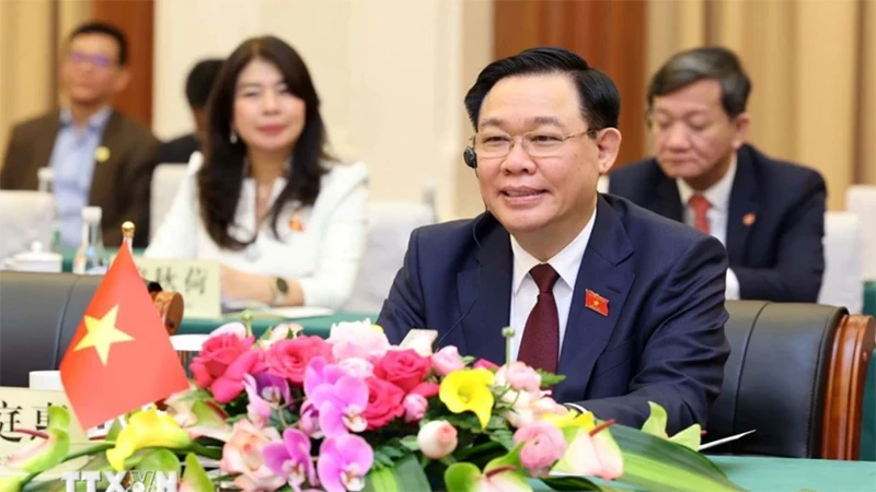 Chủ tịch Quốc hội Vương Đình Huệ phát biểu trong buổi tiếp Bí thư Tỉnh ủy Vân Nam (Trung Quốc). (Ảnh: Nhan Sáng/TTXVN)