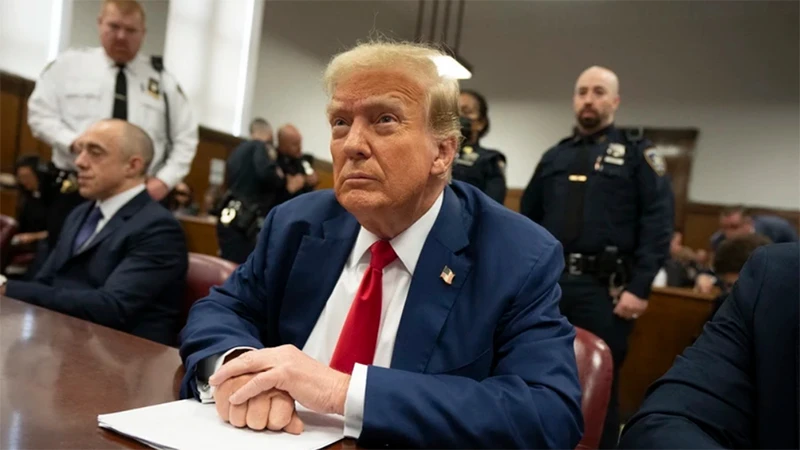 Cựu Tổng thống Mỹ Donald Trump trong phiên xét xử tại Tòa án quận Manhattan ở New York, Mỹ, ngày 6/5/2024. (Ảnh: AFP/TTXVN)