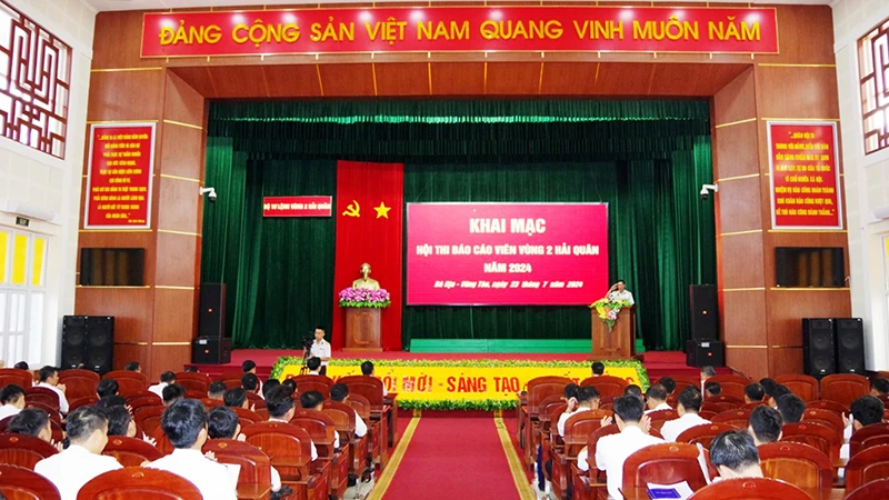 Quang cảnh buổi khai mạc Hội thi Báo cáo viên năm 2024 Vùng 2 Hải quân.