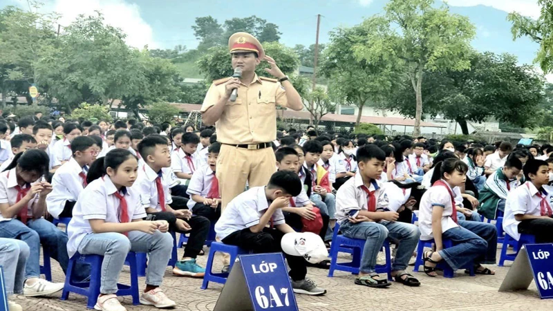 Công an thành phố Lai Châu tổ chức tuyên truyền phổ biến pháp luật tại các trường học trên địa bàn.