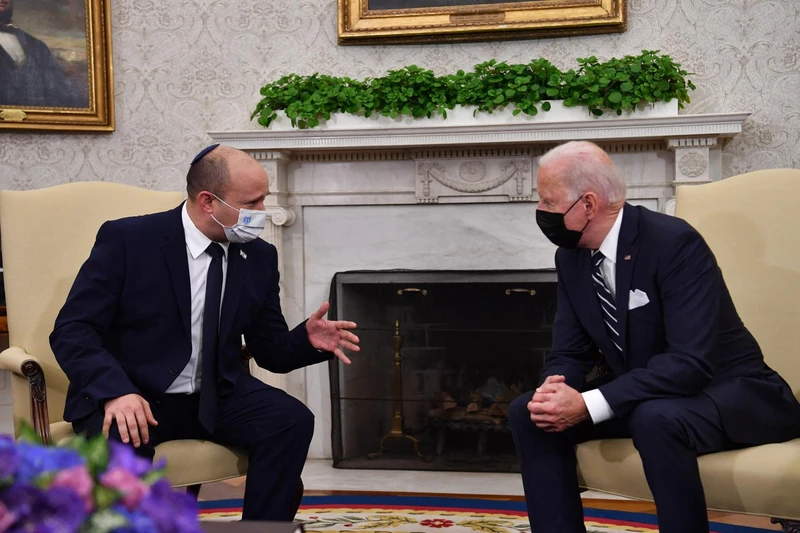 Tổng thống Mỹ Joe Biden (phải) hội đàm với Thủ tướng Israel Naftali Bennett tại Nhà Trắng, ngày 27-8-2021_Ảnh: AFP/TTXVN