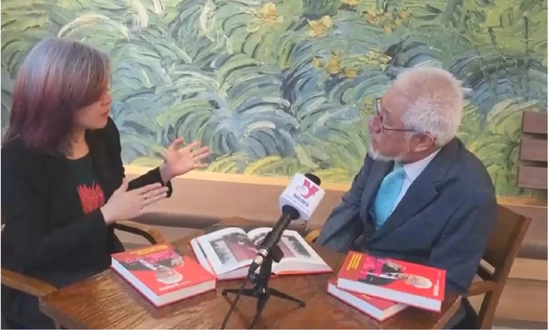 Tác giả Cho Chul-hyeon trả lời phỏng vấn phóng viên TTXVN về cuốn sách “Tổng Bí thư Việt Nam Nguyễn Phú Trọng.” (Nguồn: Vnews)