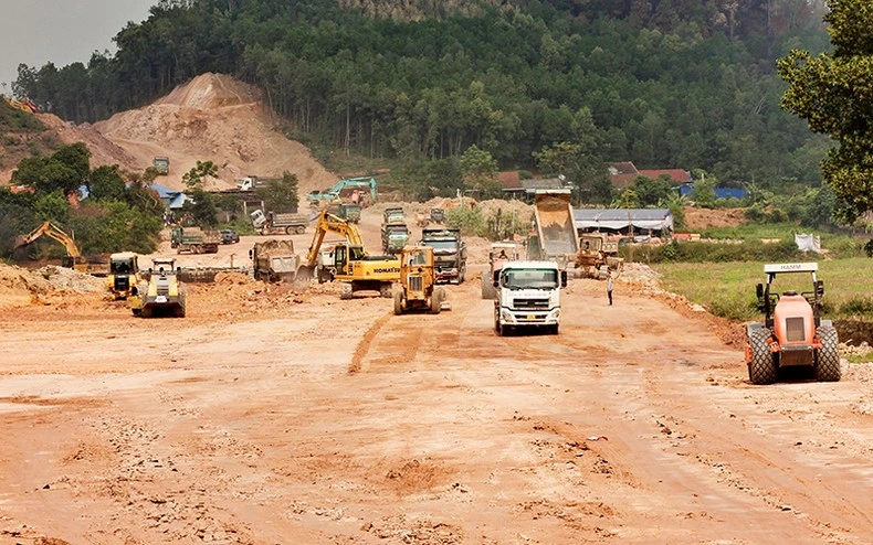 Thi công đường liên kết vùng Thái Nguyên-Bắc Giang-Vĩnh Phúc. 