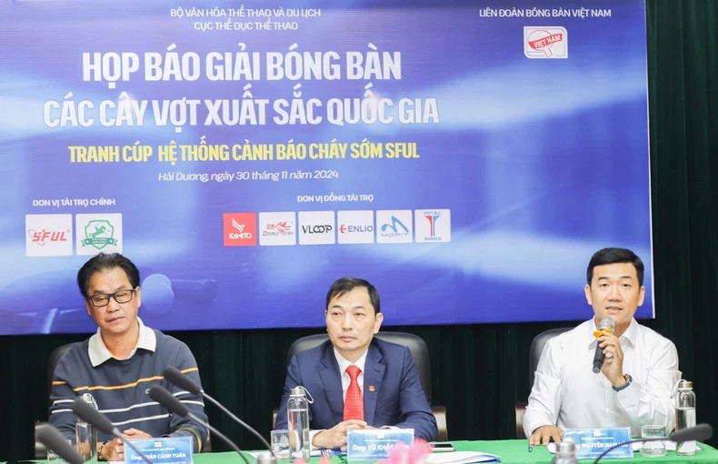 Lãnh đạo Liên đoàn Bóng bàn Việt Nam và Sở Văn hóa, Thể thao và Du lịch tỉnh Hải Dương cung cấp thông tin về giải đấu tại cuộc họp báo.