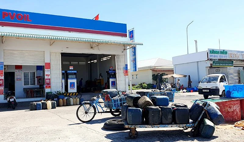 Các cửa hàng xăng dầu tại Cảng cá Phan Thiết không còn dầu hồi cuối tháng 8/2022.