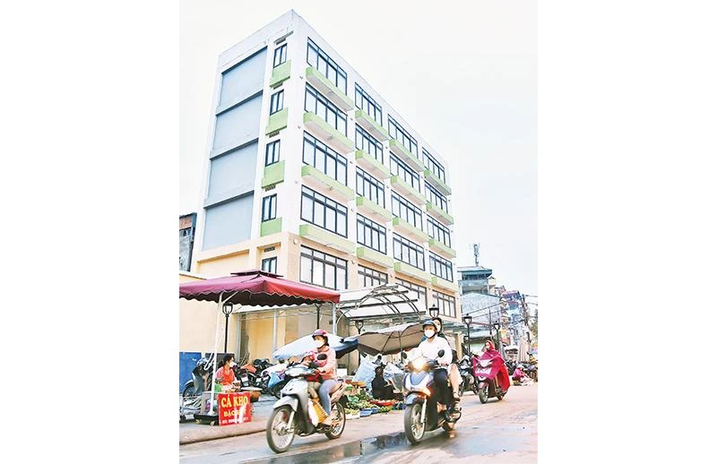 Nhờ công tác đối thoại, khu đất bỏ hoang tại 104 phố Nguyễn An Ninh, phường Tương Mai, quận Hoàng Mai (Hà Nội) được xây dựng thành trung tâm thương mại khang trang, sạch đẹp. (Ảnh THỦY NGUYÊN)