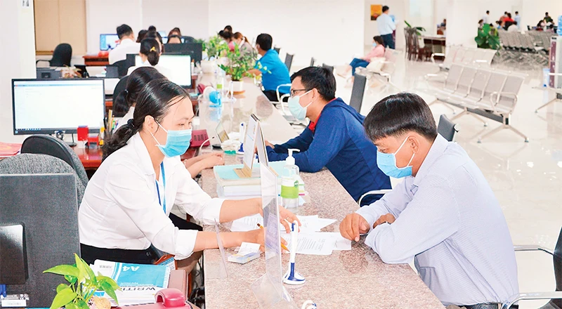 Trung tâm hành chính công tỉnh Tiền Giang góp phần giải quyết nhanh thủ tục cho các tổ chức, cá nhân.