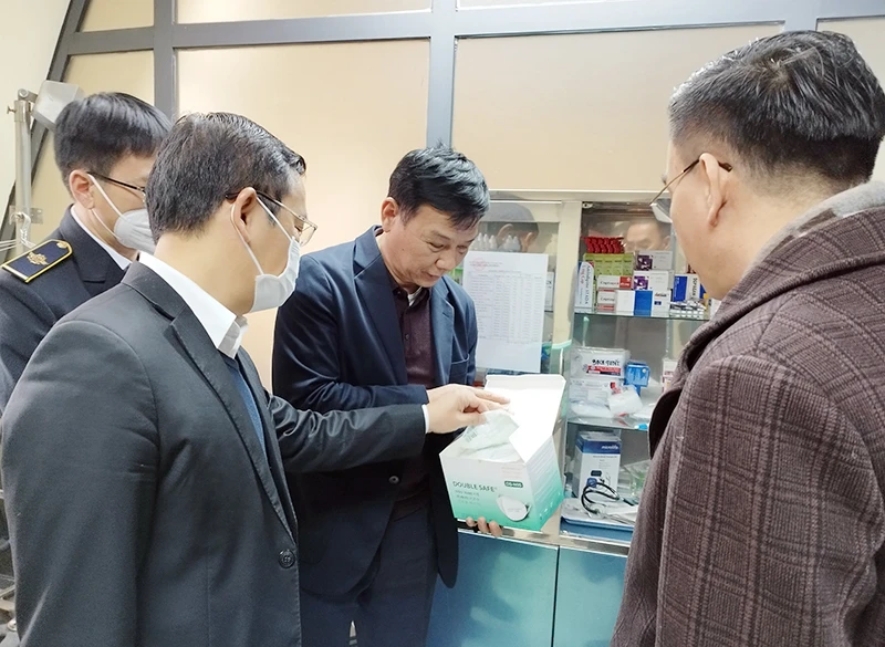 Đoàn công tác của Bộ Y tế kiểm tra công tác phòng, chống dịch tại Cửa khẩu quốc tế Hữu Nghị (Lạng Sơn).