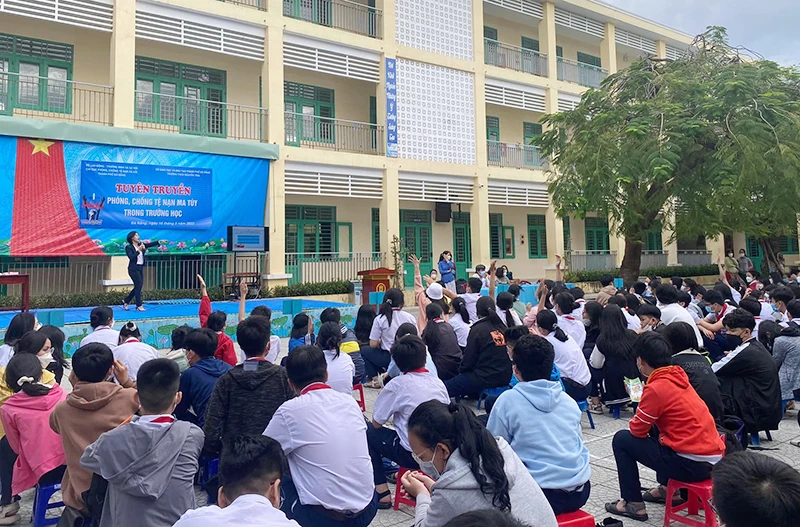 Tuyên truyền cho học sinh Đà Nẵng về tác hại của ma túy trong học đường.