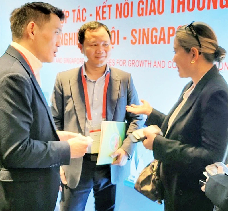 Đại diện Doanh nghiệp Hà Nội và Singapore trao đổi thông tin, kết nối giao thương.