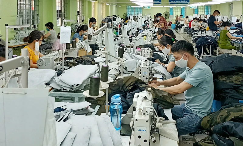 Sản xuất hàng dệt may xuất khẩu tại Tổng công ty cổ phần Dệt may Nam Định.