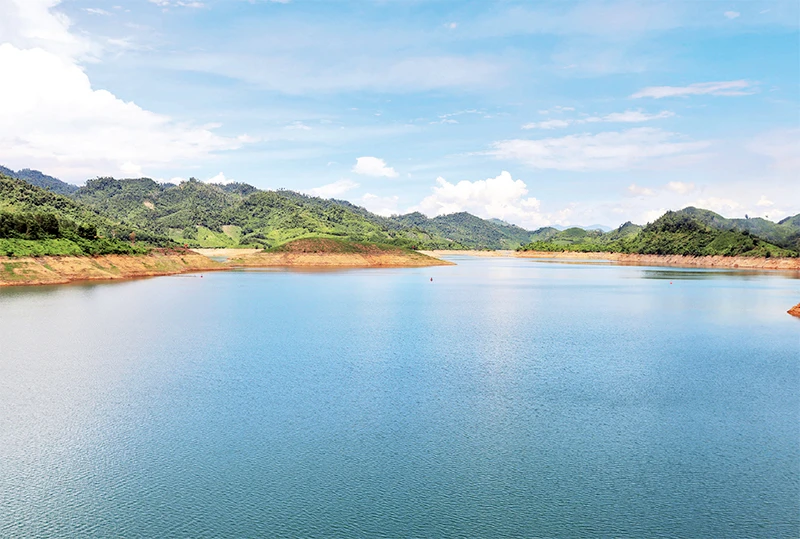 Hồ chứa nước Nước Trong (Quảng Ngãi) có lợi thế để phát triển du lịch sinh thái.