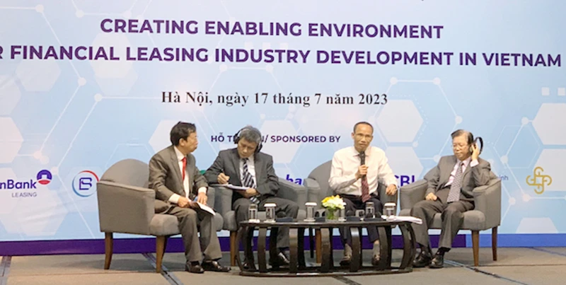 Hội thảo "Kiến tạo môi trường kinh doanh thuận lợi phát triển cho thuê tài chính ở Việt Nam" do Hiệp hội Cho thuê tài chính Việt Nam phối hợp Tập đoàn Tài chính quốc tế (IFC) tổ chức. (Ảnh MINH PHƯƠNG) 