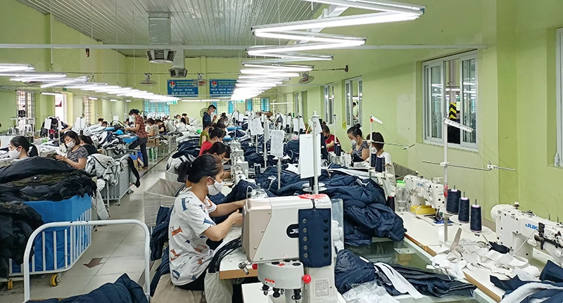 Sản xuất hàng dệt may tại Tổng công ty cổ phần Dệt may Nam Định.