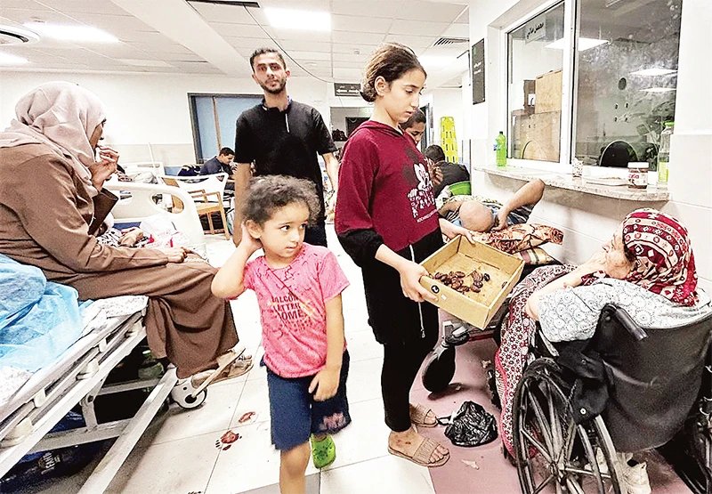 Các bệnh viện tại Dải Gaza bị tê liệt bởi cạn kiệt nhiên liệu.