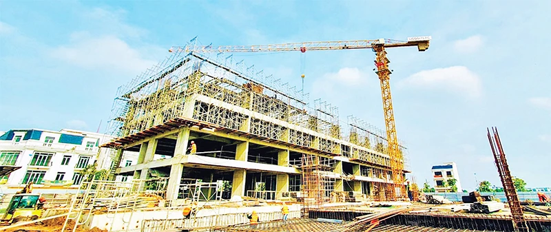 Khu nhà ở xã hội, nhà ở công nhân tại Khu công nghiệp Tràng Duệ (Hải Phòng) đang được khẩn trương xây dựng.