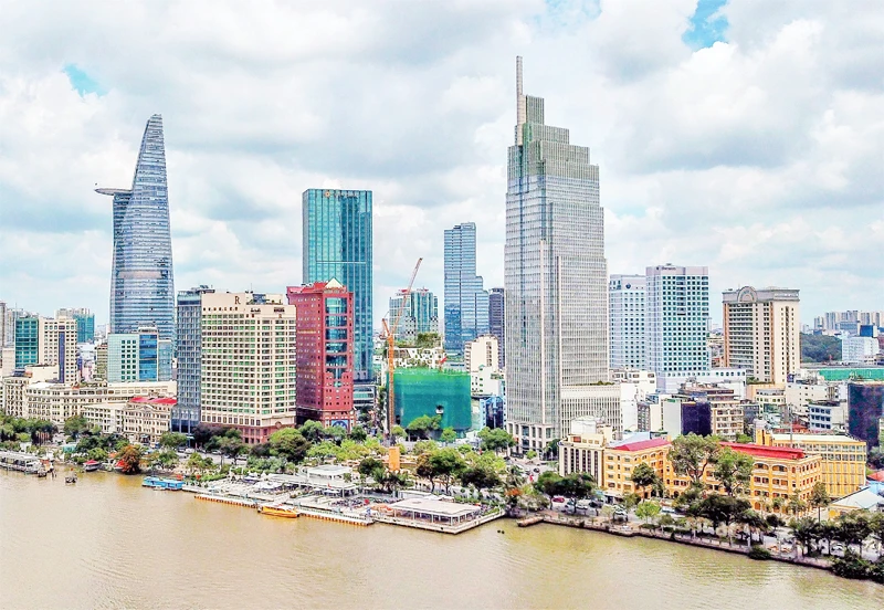 Một góc Thành phố Hồ Chí Minh hôm nay. (Ảnh HOÀNG TRIỀU)