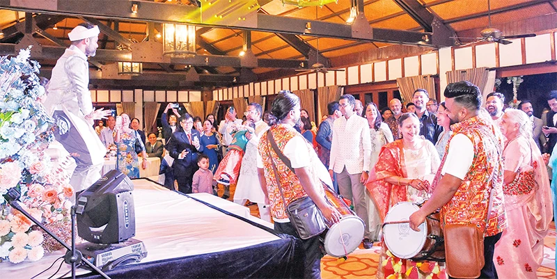 Một đám cưới của cặp đôi người Ấn Độ được tổ chức tại Furama Resort.