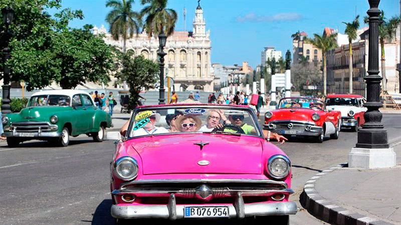 Khách du lịch tại thủ đô La Habana, Cuba. (Ảnh CARIBBEAN NEWS DIGITAL)